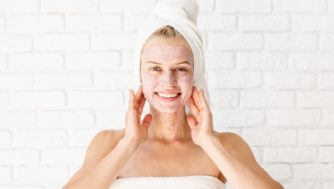 Os 13 melhores esfoliantes para pele sensível