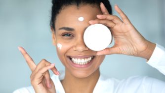 Os 11 melhores cremes para pele sensível