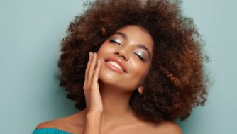 As 6 melhores bases de maquilhagem para peles negras 1 As 6 melhores bases de maquilhagem para peles negras