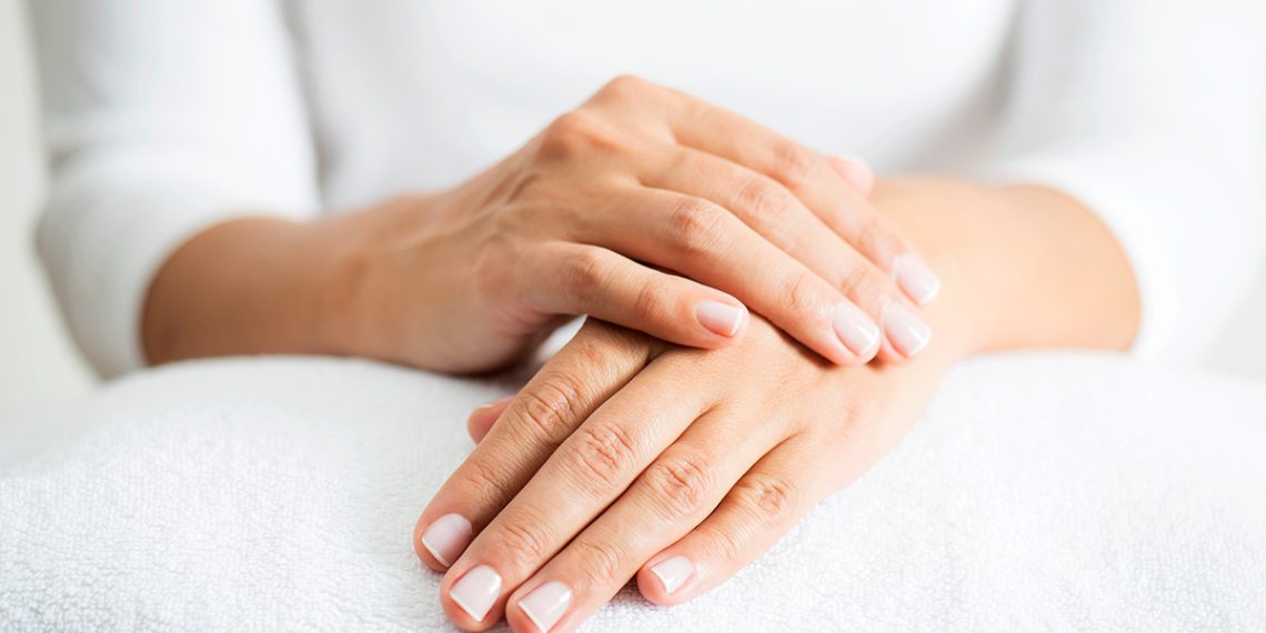 Estas são as 8 melhores manicures para rejuvenescer as tuas mãos: inspirações e ideias 16 MANICURA REJUV