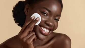 Esta rotina facial é perfeita para peles negras: todos os produtos de que precisas 1 Esta rotina facial é perfeita para peles negras: todos os produtos de que precisas