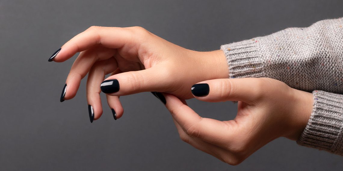 Ideias e inspiração para as tuas unhas: reinventa a clássica manicure preta 15 UNAS MANICURA NEGRA