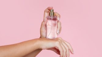 Os 15 melhores perfumes femininos de 2025: fragrâncias inesquecíveis 1 Os 15 melhores perfumes femininos de 2025: fragrâncias inesquecíveis
