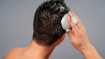 Os 9 melhores champôs anticaspa de 2025