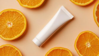 Os 5 melhores cremes com vitamina C para mulheres com mais de 50 anos