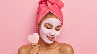 Tens pele oleosa? Descobre os melhores produtos para cuidá-la