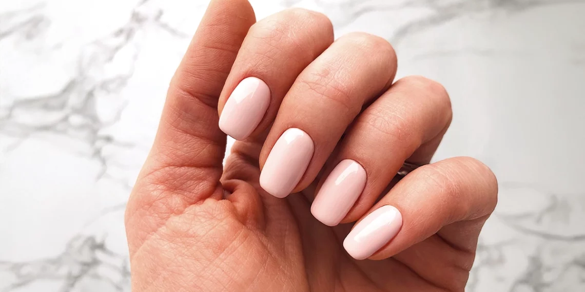 Descobre para que serve a base de unhas rubber e quando usá-la 3 BASE RUBBER UNAS