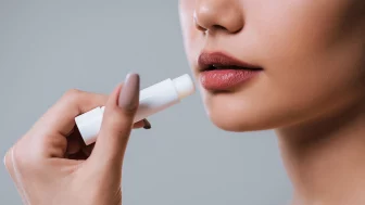 Os 10 melhores hidratantes labiais para lábios suaves, luminosos e irresistíveis