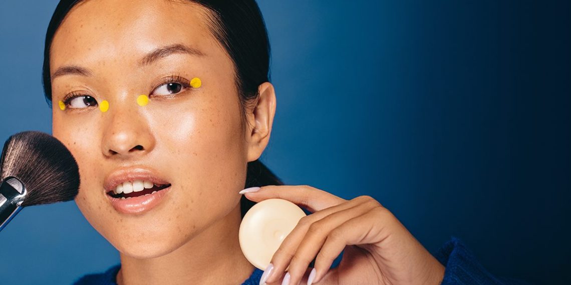 Tens a pele sensível? Aprende a escolher maquilhagem que cuida da tua pele 5 ADAPTAR RUTINA MAQ ALERGIA 1200x675 1