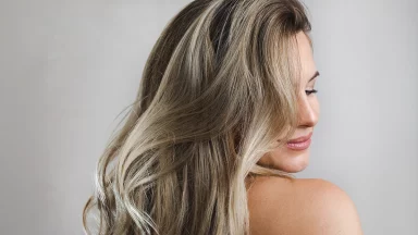Ilumina o teu cabelo liso com as balayage perfeitas para morenas
