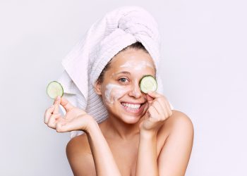 Te contamos los productos para cuidar tu piel grasa.