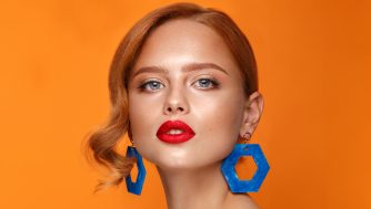 5 pendientes súper elegantes para ponerte cuando lleves moño o coleta