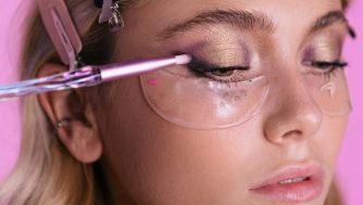 Con estas plantillas adhesivas te maquillarás los ojos como una profesional