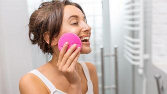 Deberías incluir alguno de estos limpiadores de poros en tu neceser