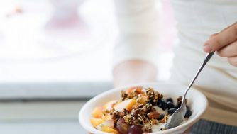 Alimentos que pueden ayudarte a bajar de peso después de las fiestas