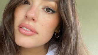 El único eyeliner (resistente al agua) que necesitas este verano