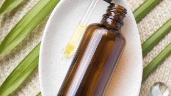 ¿No conoces las propiedades del aceite de cáñamo? Es todo lo que tu piel necesita a diario