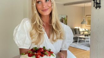 Cómo cuidar el pelo rubio en verano para que se vea bonito, brillante y sano