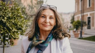 Los mejores cortes de pelo que rejuvenecen a los 50