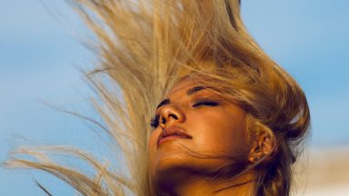 14 productos antiencrespamiento para un pelo sano, hidratado y brillante