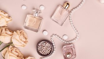 Los 9 mejores perfumes de los 90 que huelen genial