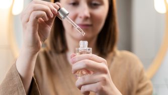 Así actúa el ácido salicílico contra el acné, los brotes y las marcas e imperfecciones