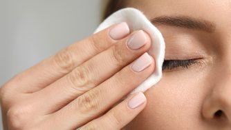 Los 10 mejores desmaquillantes para ojos de 2025 según los expertos
