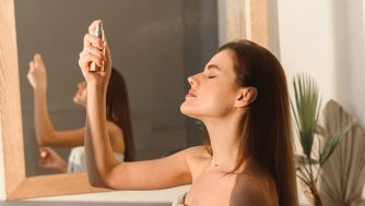 Las 11 mejores brumas faciales de 2025 que recomiendan los expertos