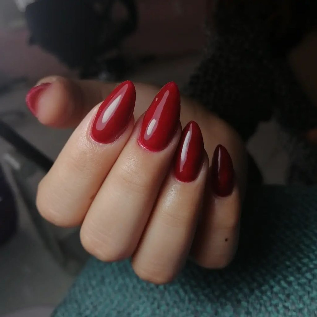 Estas son las mejores ideas de uñas rojas para el otoño