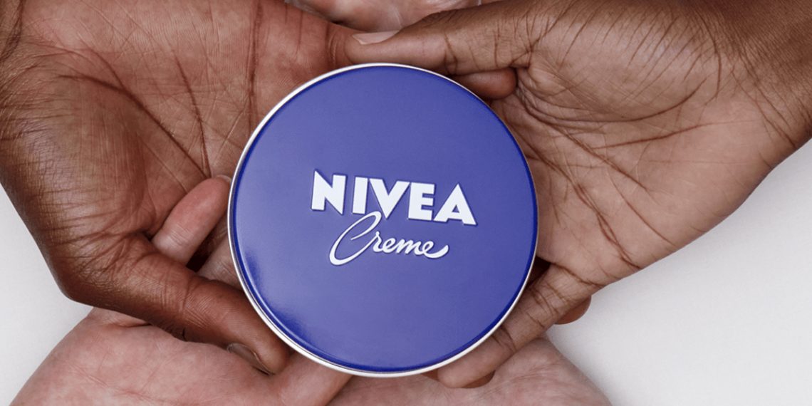 Te contamos los usos más famosos de la crema Nivea de lata azul