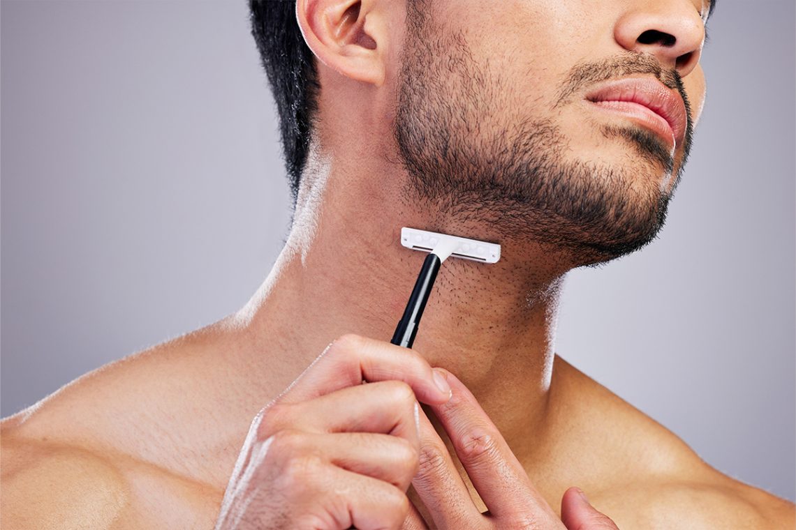 Toma nota de los consejos para depilación con cuchilla si eres hombre.