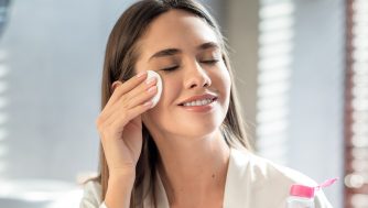 Te enseñamos la mejor forma de quitarte el rímel waterproof según expertos