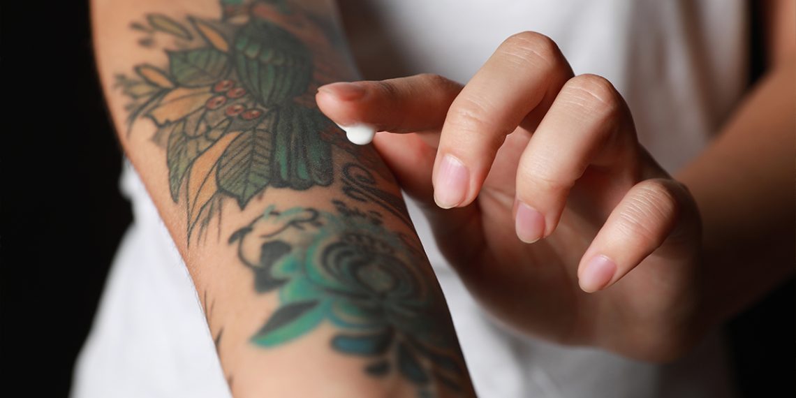 Estos son los trucos para cuidar tu tatuaje en verano