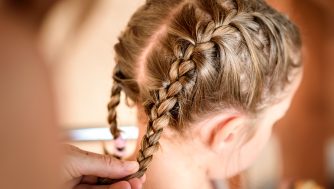 Los 10 mejores peinados con trenzas para niñas: preciosas y cómodas todo el día