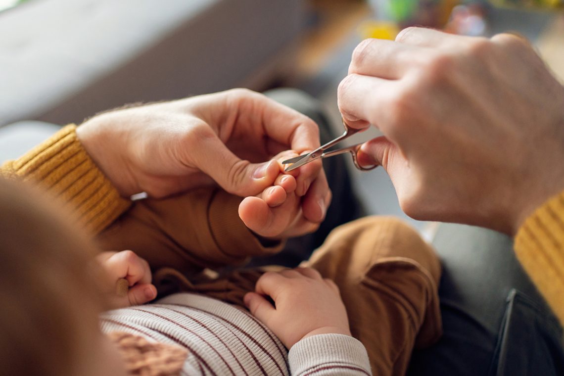Cómo cortar las uñas al bebé 