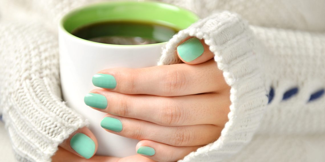 Estas son las mejores ideas de uñas de color verde agua