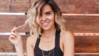 Sí, las mechas californianas en morena son las más favorecedoras