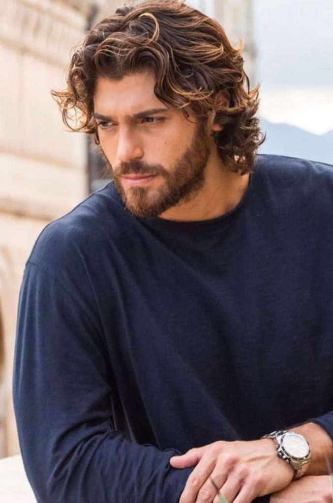 Hombre De Pelo Largo Y Suelto