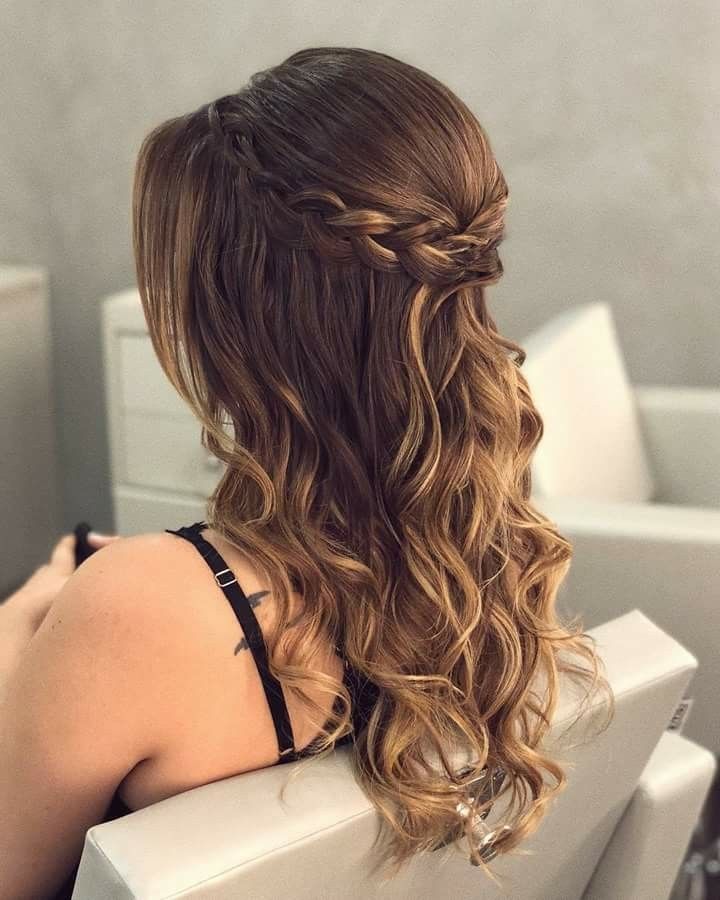 Los mejores perinados para media melena de boda