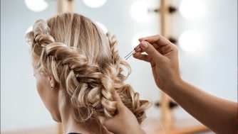 Los mejores semirecogidos para ser la invitada de boda perfecta