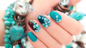Las uñas turquesa nos tienen enamoradas: ideas de manicura súper sencillas