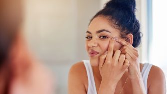 Todo lo que necesitas saber si tienes piel con acné y quieres maquillarte