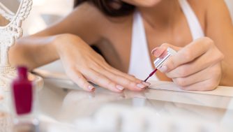 Qué debes hacer para que tu manicura hecha en casa dure más