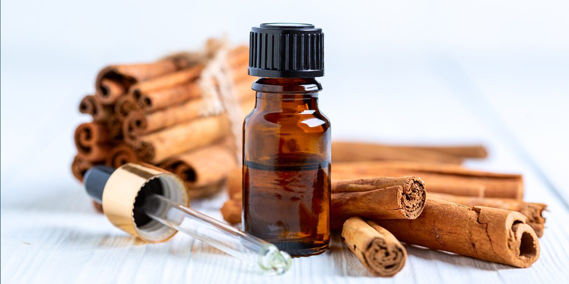 Los usos más comunes del aceite esencial de canela en la cara