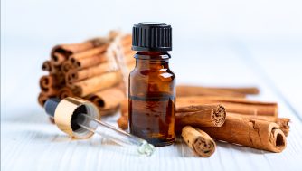Todas las propiedades y usos del aceite esencial de canela