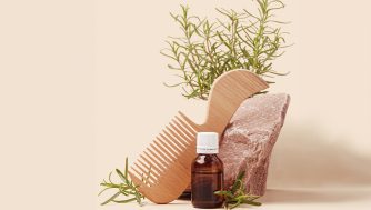 ¿Es bueno el aceite de romero para el pelo? Respondemos