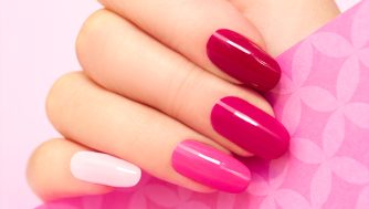 Los mejores esmaltes para una manicura rosa Barbie