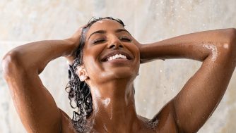 La solución definitiva para el cabello deshidratado son estos champús con ácido hialurónico