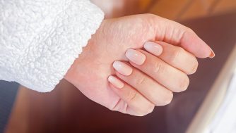 Paso a paso para conseguir una manicura americana perfecta (y muchas ideas para inspirarte)