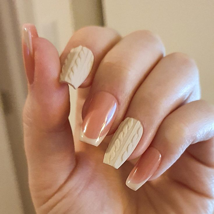 Te contamos el paso a paso para una manicura perfecta con efecto jersey